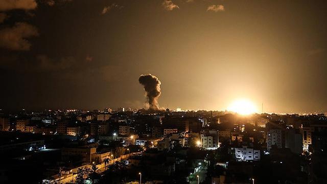 Siyonistler, Gazze'ye hava saldırılarına yeniden başladı