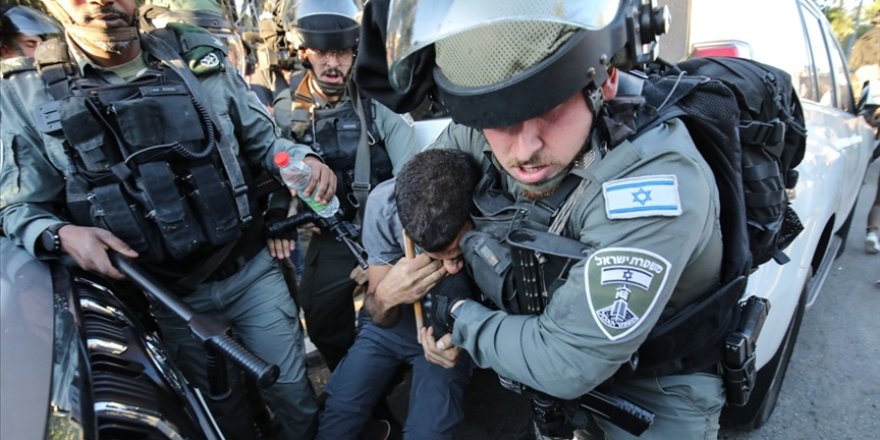 Siyonist İsrail güçleri Doğu Kudüs'te 25 Filistinliyi gözaltına aldı