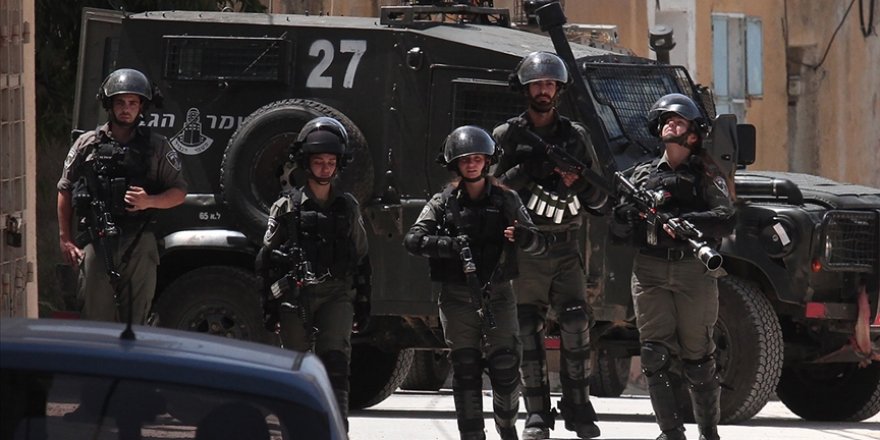 İşgal güçleri Batı Şeria'da 23 Filistinliyi gözaltına aldı