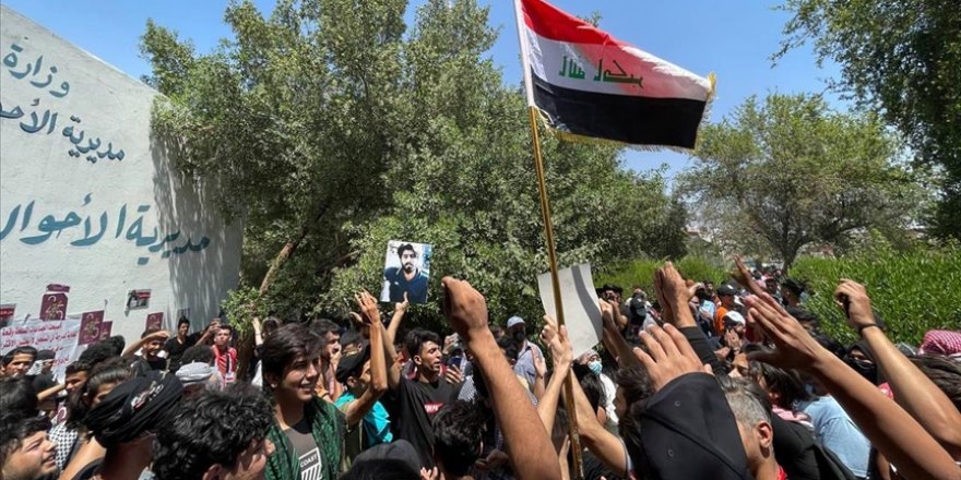 Bağdat’ta ABD ve İran protesto edildi