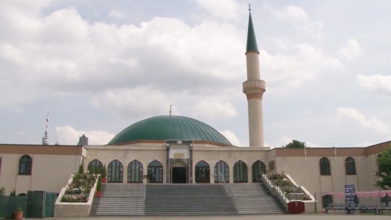 Avusturya'da hükümet Müslümanları fişledi, ırkçılar harekete geçti