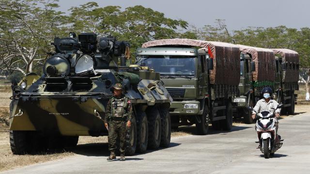 Myanmar ordusunun hava saldırıları nedeniyle yüzlerce kişi Tayland’a kaçtı