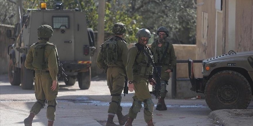 İşgal güçleri Batı Şeria ve Doğu Kudüs'te 23 Filistinliyi gözaltına aldı