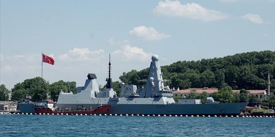 Rus uçağı, Karadeniz'de İngiliz savaş gemisine ateş açtı