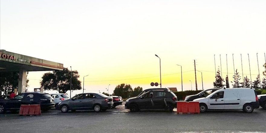 Benzin krizinin yaşandığı Lübnan'da akaryakıt istasyonunda bıçaklı kavga: 12 yaralı