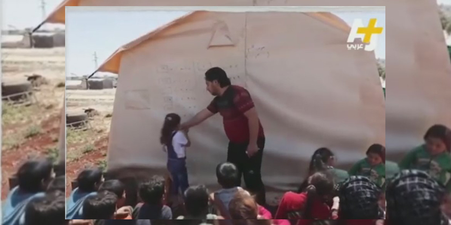 Suriyeli öğretmen çadırı tahta olarak kullanıp eğitimi sürdürmeye çalışıyor