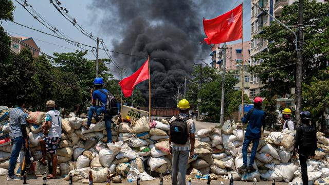 Myanmar'daki çatışmalarda 40 asker öldürüldü