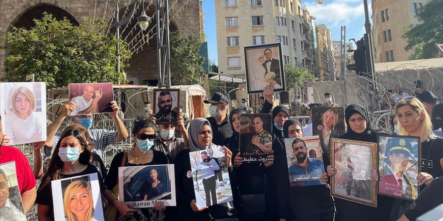 Beyrut'taki patlamada ölenlerin yakınları İçişleri Bakanı'nın evine yürüdü
