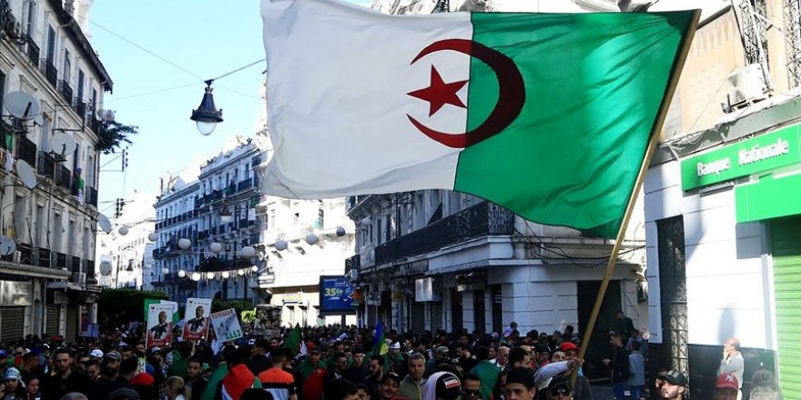 Cezayir'de yeni kurulan hükümete atanan bakanlar teknokrat özelliğiyle öne çıkıyor