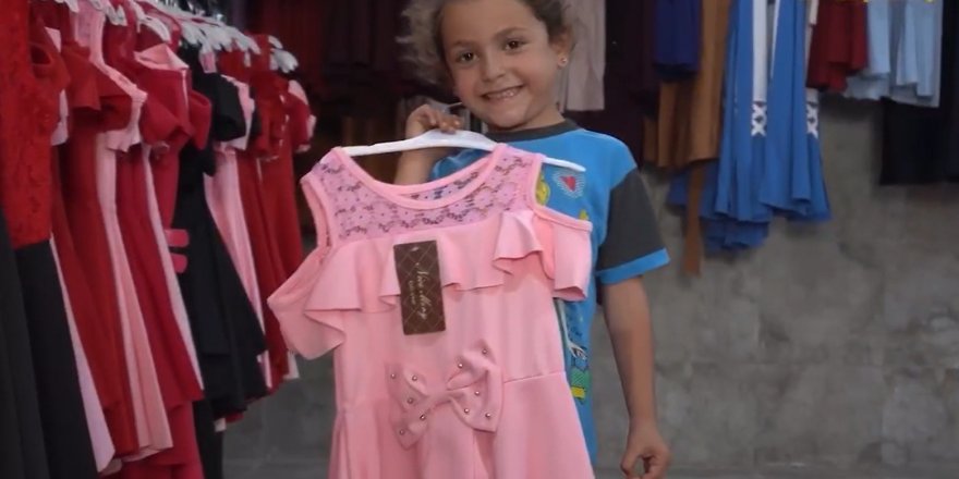 Özgür-Der ve Fetihder İdlib'de yetimler için giyim mağazası açtı