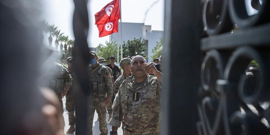 Nahda düşmanı Tunus Özgür Anayasa Partisi’nin darbeye arka çıkması şaşırtıcı değil