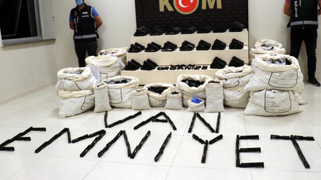 Van'da 1300 ruhsatsız silah ele geçirildi