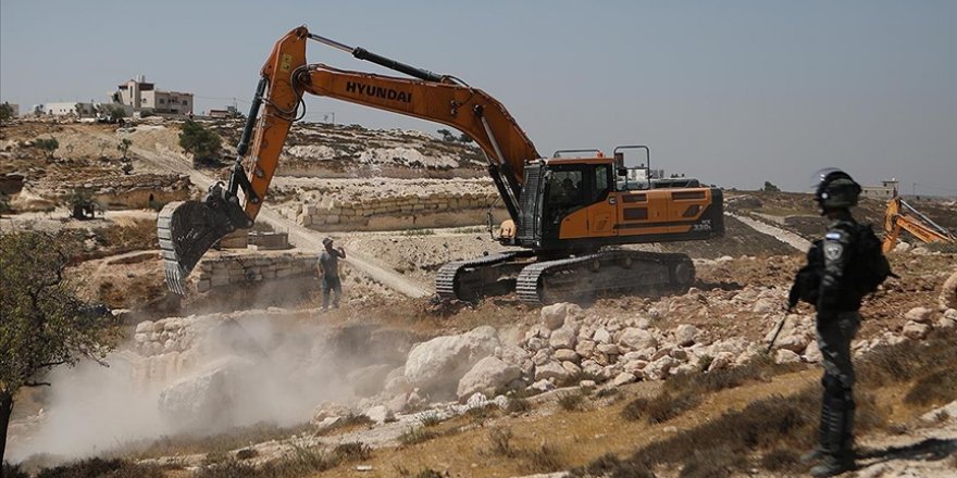 İşgal güçleri Batı Şeria’da Filistinlilere ait bir ev ile dükkanı yıktı