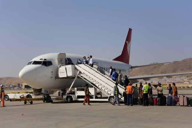 Kabil'de hayat normale dönüyor: İlk iç hat uçuş seferi gerçekleştirildi