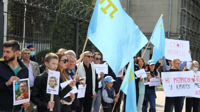 5 Kırım Tatar Türkü’nün Kırım’da gözaltına alınması protesto edildi
