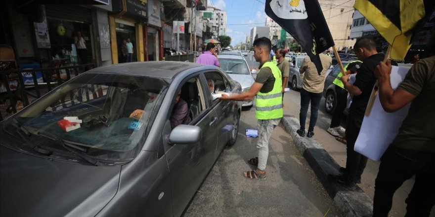 Gazzeliler, Filistinli 6 tutuklunun İsrail hapishanesinden kaçışını tatlı dağıtarak kutladı