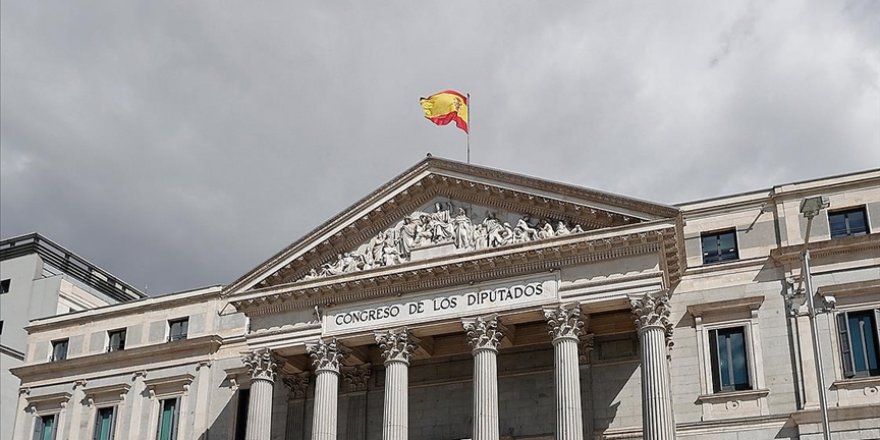 İspanyol hükümeti Katalonya'nın bağımsızlık talebi için masaya oturdu