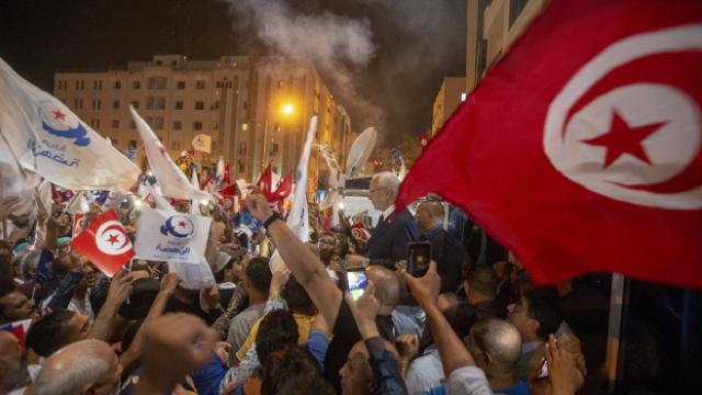 Tunus cumhurbaşkanı iktidarını genişlettikçe darbe korkuları büyüyor