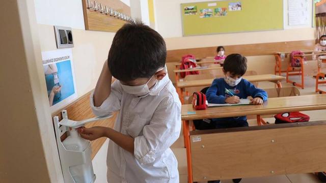 Kars'ta 30 sınıf karantinaya alındı