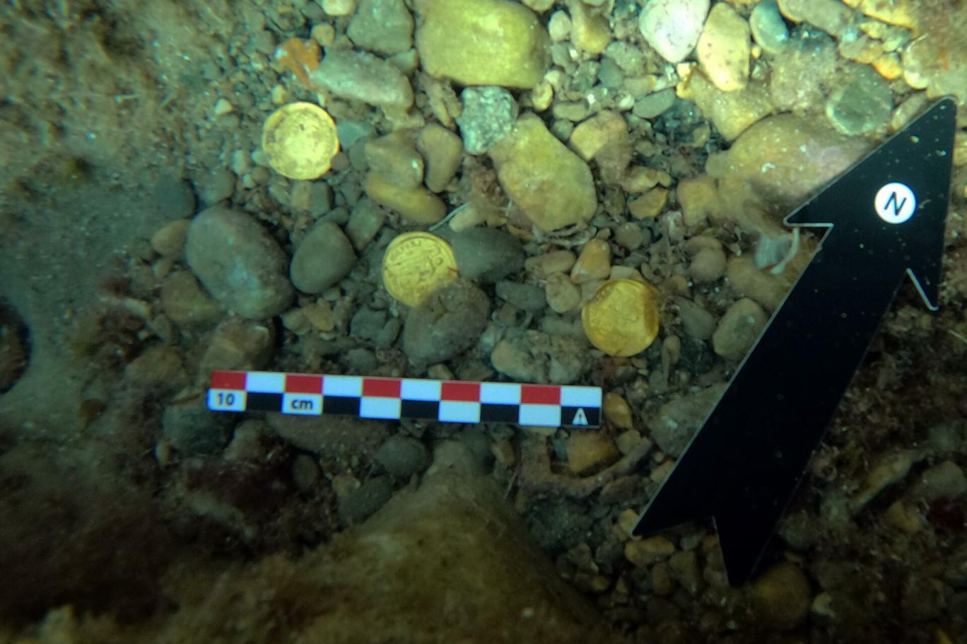 Amatör dalgıçlar Batı Roma İmparatorluğu'nun en büyük hazinelerinden birini keşfetti