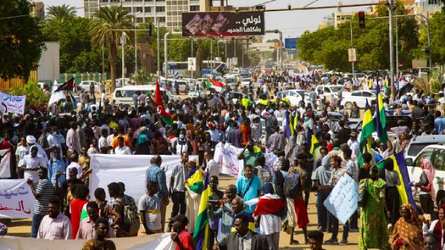 Sudan'daki protestolarda polis silah kullanamayacak