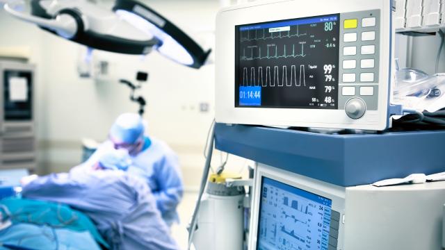 İngiltere'de 18 yaş altına botoks ve dudak dolgusu yasaklandı