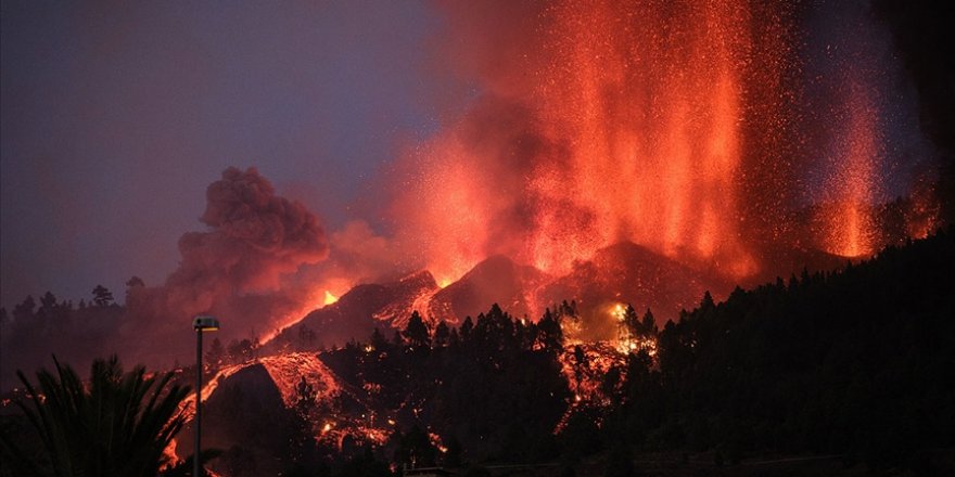 Cumbre Vieja Yanardağı şimdiye kadar 80 milyon metreküp lav püskürttü