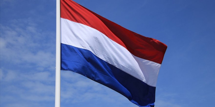 Hollanda'da Müslümanlara ait kurumların gizlice araştırılmasına tepki