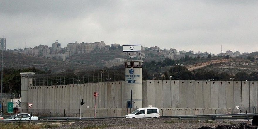 Siyonist doktorların açlık grevindeki Filistinli tutukluyu zorla beslemeye çalıştığı bildirildi