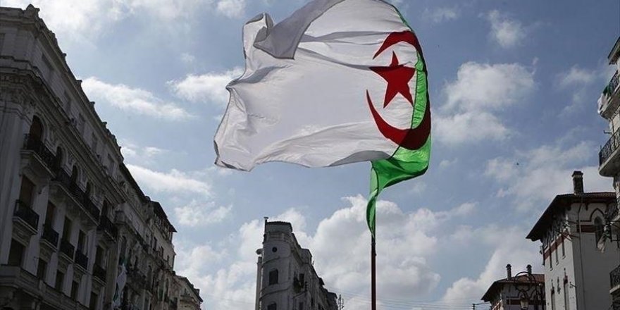 Cezayir: Fransa yeniden tarih kurgulamak istiyor