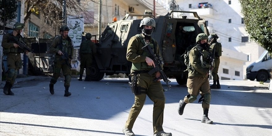 İşgal güçleri 2 Filistinliyi yaraladı, 15 kişiyi gözaltına aldı