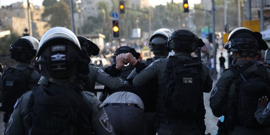 İşgal güçleri Batı Şeria ile Doğu Kudüs'te 14 Filistinliyi gözaltına aldı