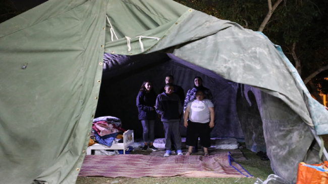 İşgalci İsrail’in evlerini gaspettiği Filistinliler çadırlarda yaşam mücadelesi veriyor