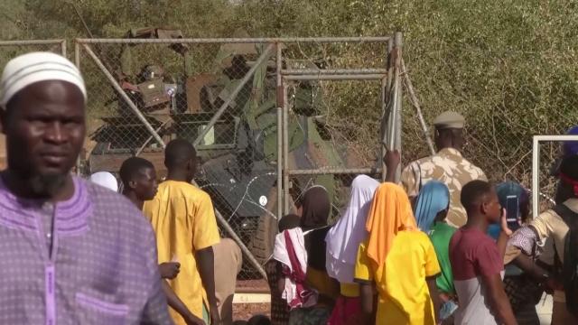 Burkina Faso’da Fransız askeri konvoyuna engel: Evine dön Fransa