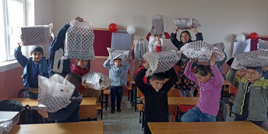 Bilgi ve Erdem Öğrenci Topluluğu'ndan "Onlar giyinsin biz ısınalım" kampanyası