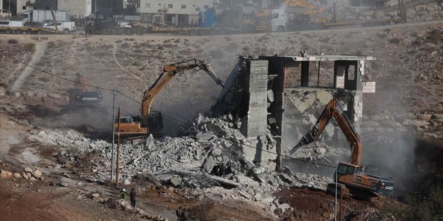 İşgal güçleri Kudüs'te Filistinlilere ait iki binayı yıktı