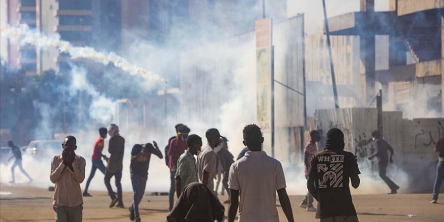 Sudan’da protestoculara göz yaşartıcı gazla müdahale edildi