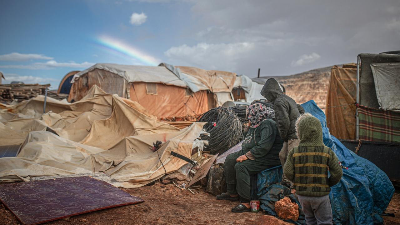 Suriye'deki sığınmacı kampları fırtınada zarar gördü