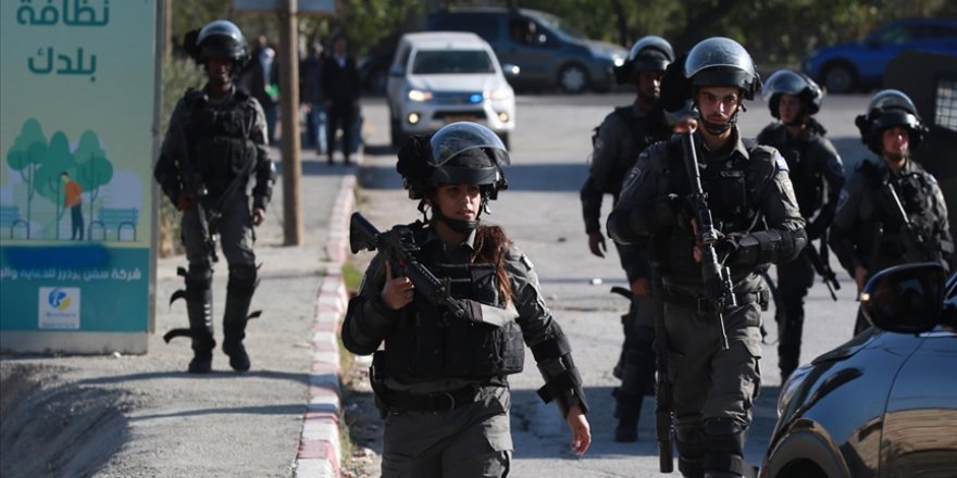 Siyonist İsrail askerleri Batı Şeria'da 24 Filistinliyi gözaltına aldı