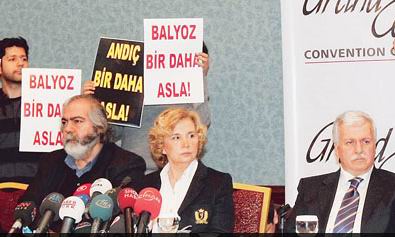 Gazetecilerden Darbeye Suç Duyurusu