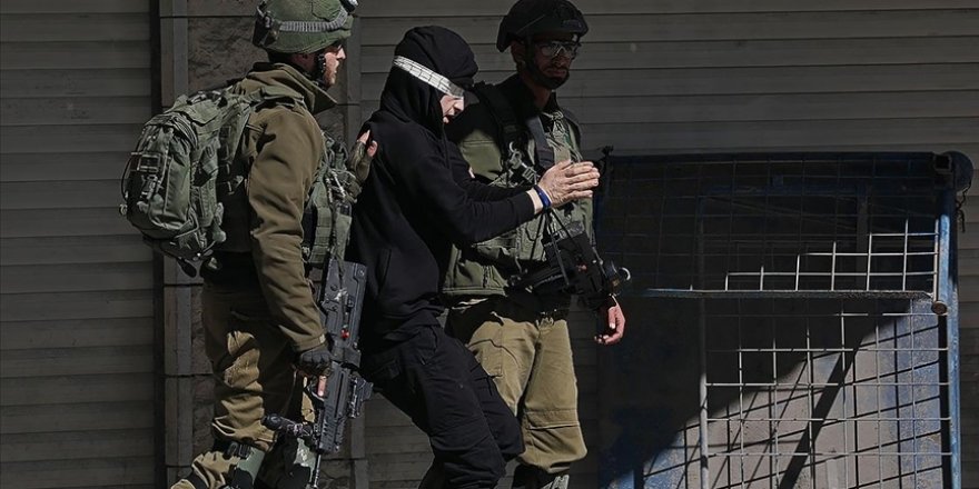 İşgal güçleri Batı Şeria'da biri Hamas yetkilisi 27 Filistinliyi gözaltına aldı