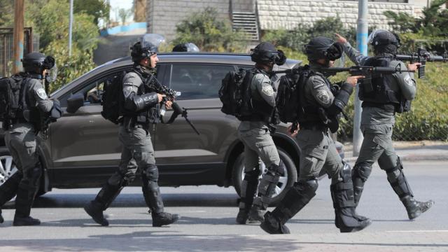 Birzeit Üniversitesine Siyonist İsrail askerleri baskın yaptı