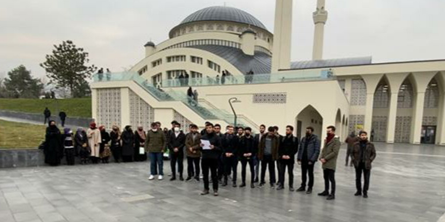 İnönü Üniversitesi öğrencileri Cihad Kısa'nın görevden alınması için basın açıklaması yaptı
