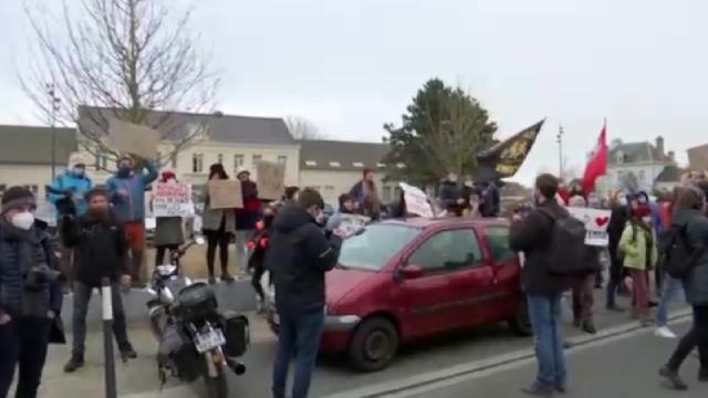 Fransa'da ırkçı siyasetçi Zemmour protesto edildi