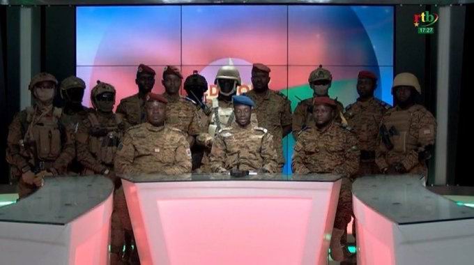 Burkina Faso’da ordu yönetime el koydu