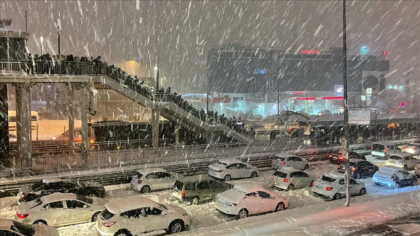 İstanbul'da kamuya kar tatili