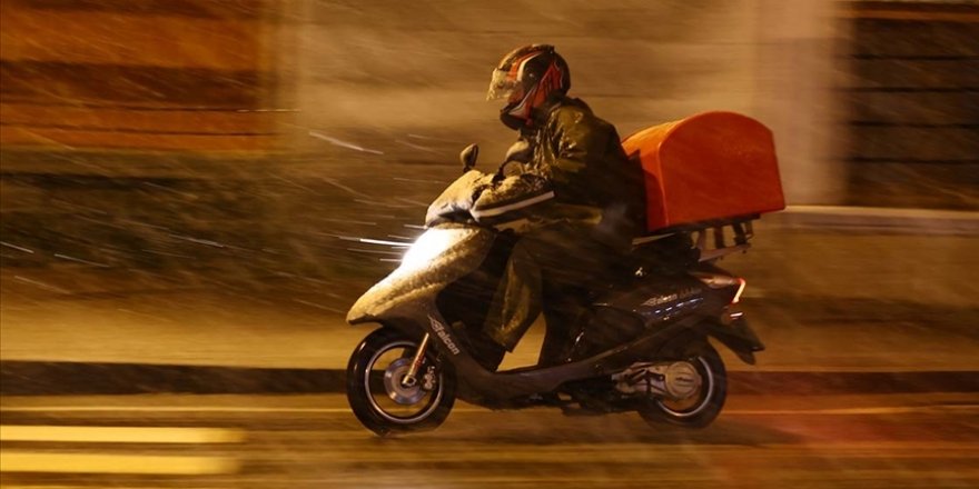 İstanbul'da motosiklet, scooter ve motokuryelerin trafiğe çıkış yasağı sürüyor