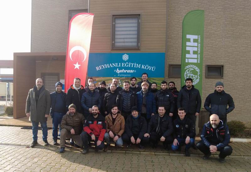 Gazeteciler, iyilik nöbeti için Suriye’ye gittiler