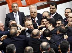 Meclis’te MHP Provokasyonu ve Kavga!