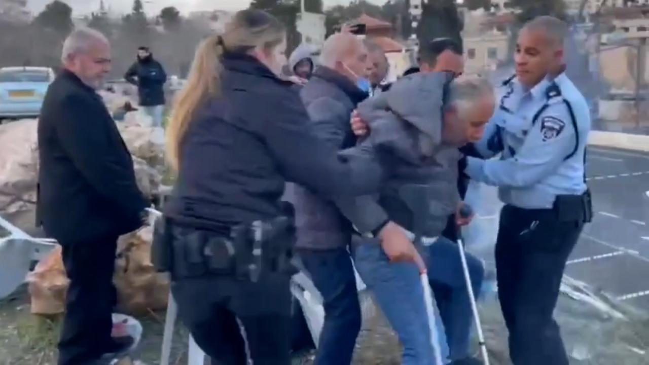 İşgalci İsrail yürüme engelli aktiviste saldırdı